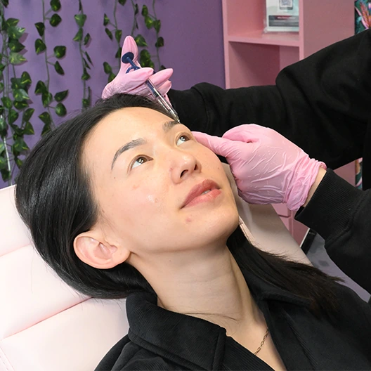 woman receiving HA filler at dermfx